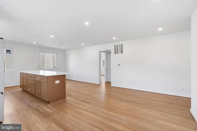 $2,950 | 618 19th Street South, Unit B, Arlington, VA 22202