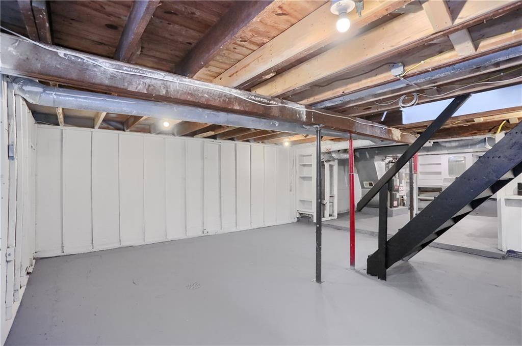 457 East Crestview Drive Transfer, PA 16154 - Photo 21 of 35 a view of an empty room