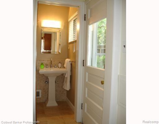 2449 Nottingham Road Ann Arbor, MI 48104 - Photo 6 of 10 Powder Rm