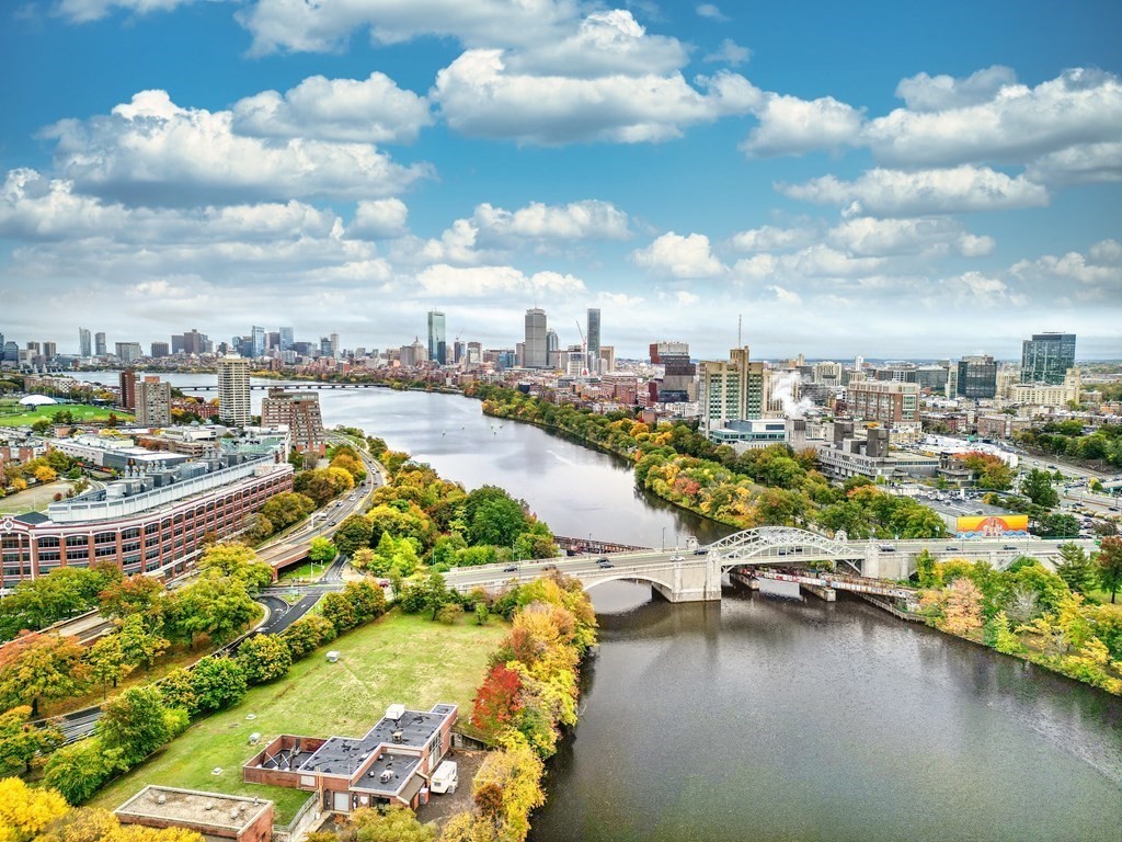 31-33 Rockingham Street Cambridge, MA 02139 - Photo 2 of 22 a view of a city with lake