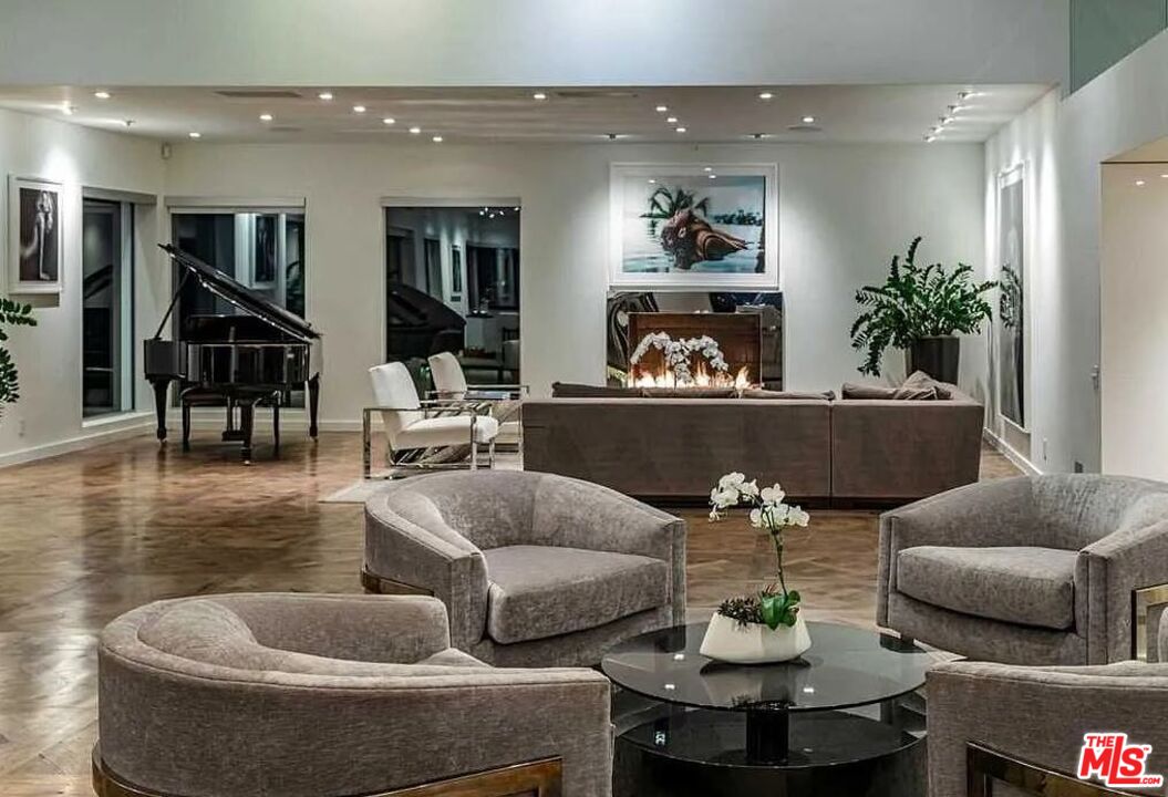 1380 Mockingbird Place Los Angeles, CA 90069 - Photo 5 of 13