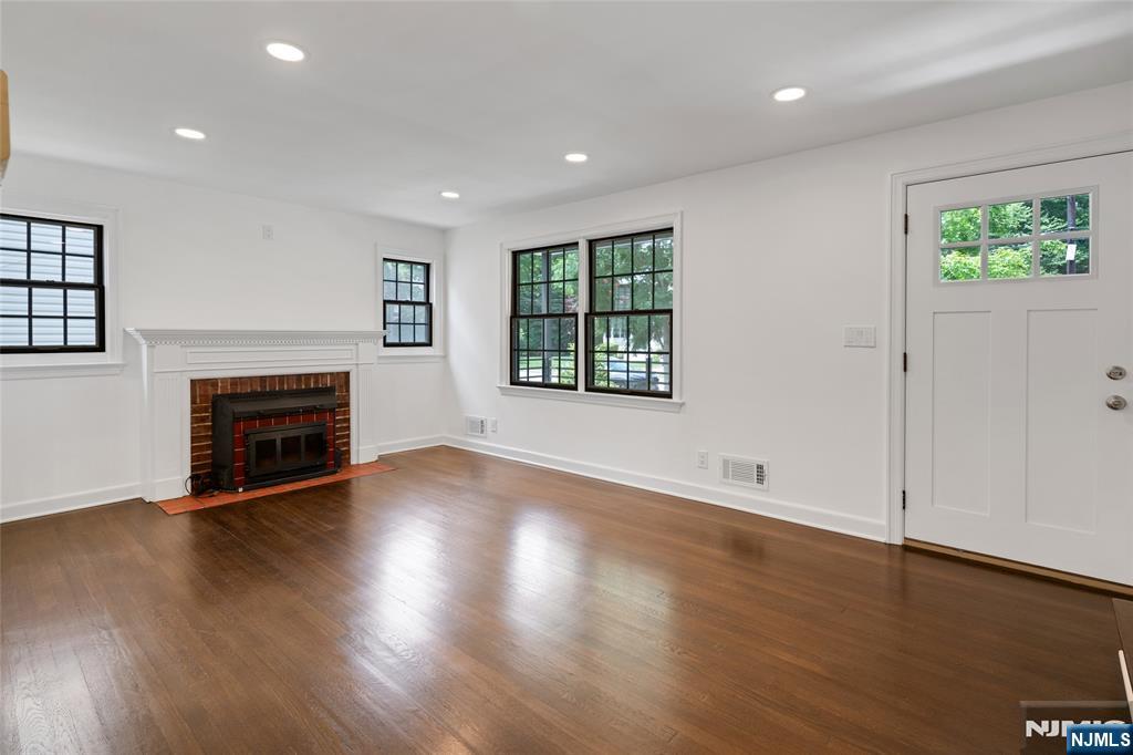 21 End Terrace Bloomfield, NJ 07003 - Photo 5 of 26