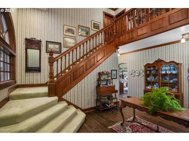 a view of entryway livingroom and hall