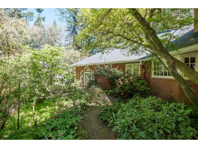 a view of a house with a tree