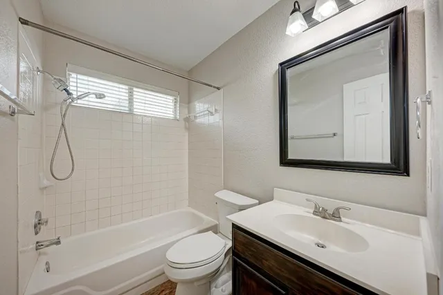 $1,900 | 3511 Rock Shelf Lane, Round Rock, TX 78681