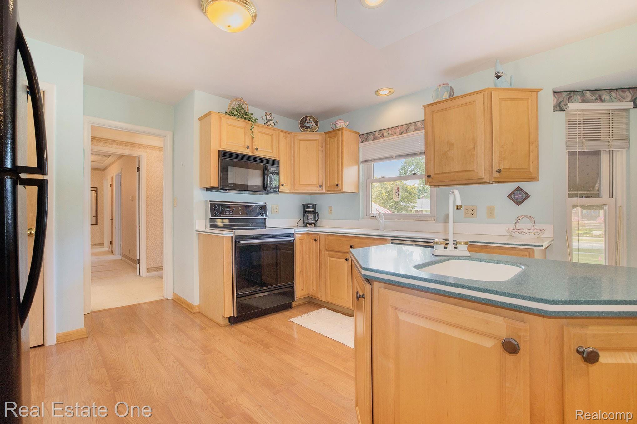 711 Ridgemont Avenue Dearborn, MI 48124 - Photo 19 of 47 IMG_8114.jpg