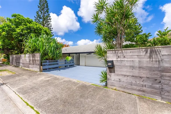 $1,875,000 | 864 Nana Honua Street, Honolulu, HI 96825