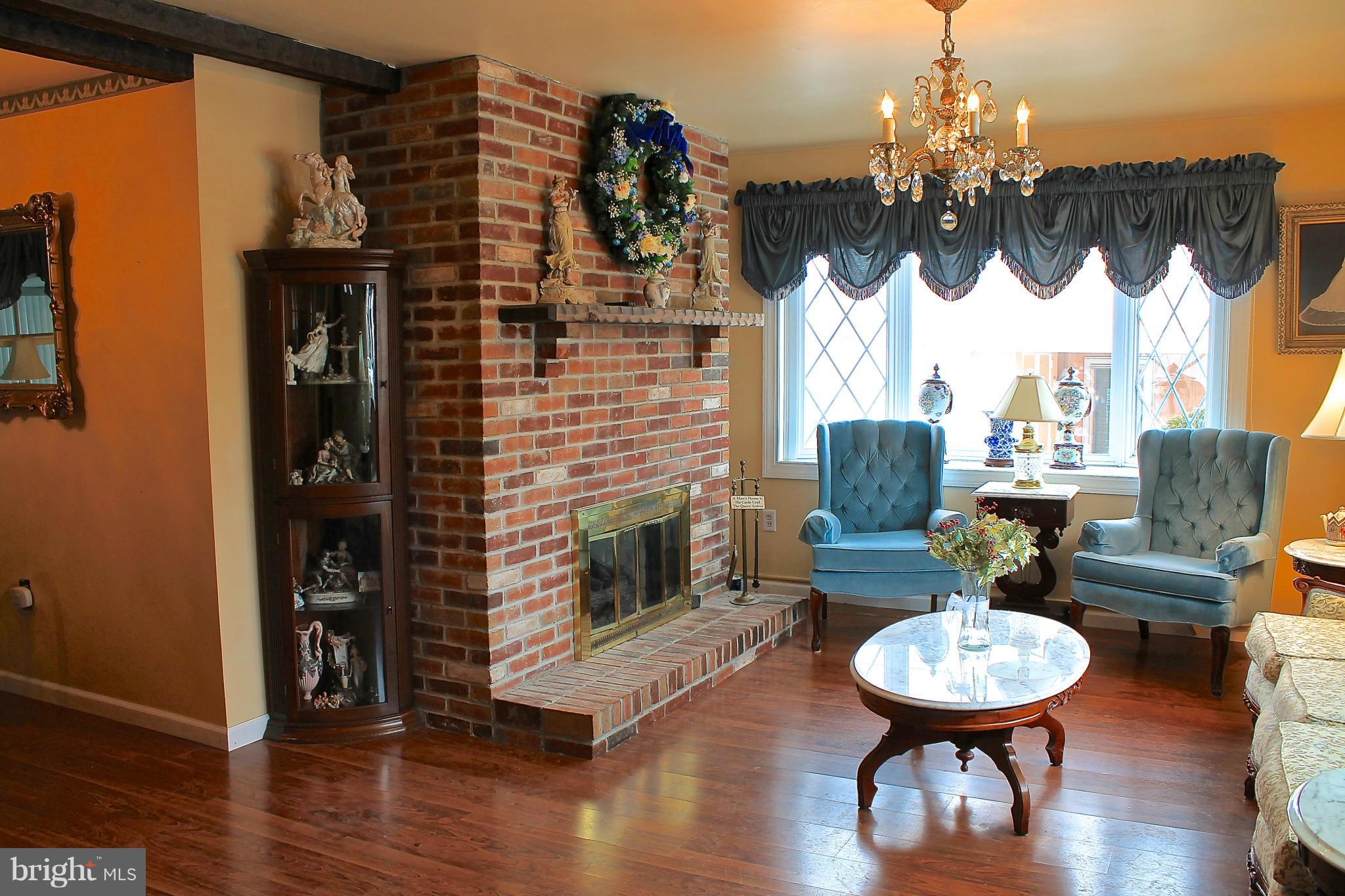 8717 Roper Road Baltimore, MD 21234 - Photo 4 of 21 Living Room