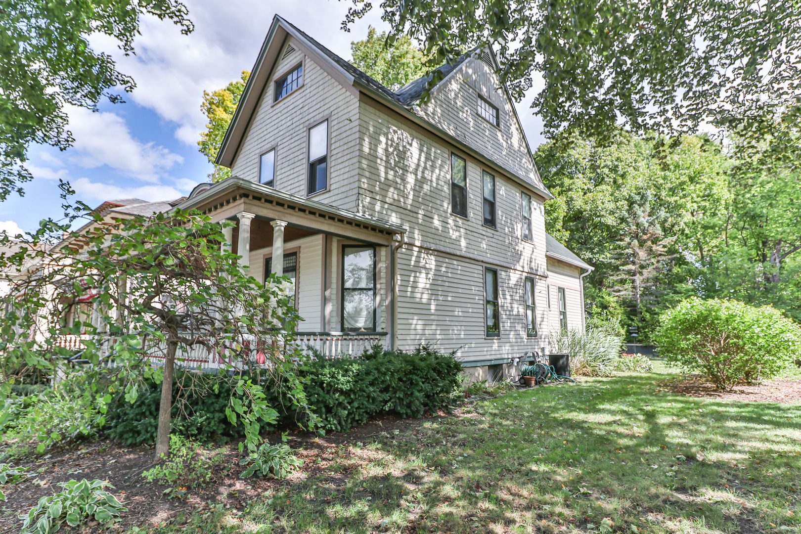 15 Rugby Place Elgin, IL 60120 - Photo 2 of 24 a front view of a house with a yard