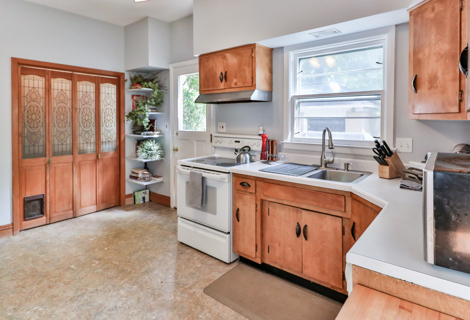 15 Rugby Place Elgin, IL 60120 - Photo 14 of 24 a kitchen that has a sink and a stove in it