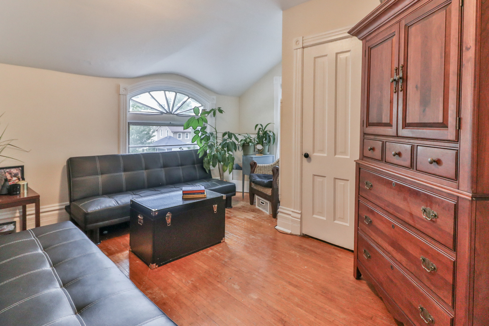 15 Rugby Place Elgin, IL 60120 - Photo 16 of 24 a living room with furniture and a large window