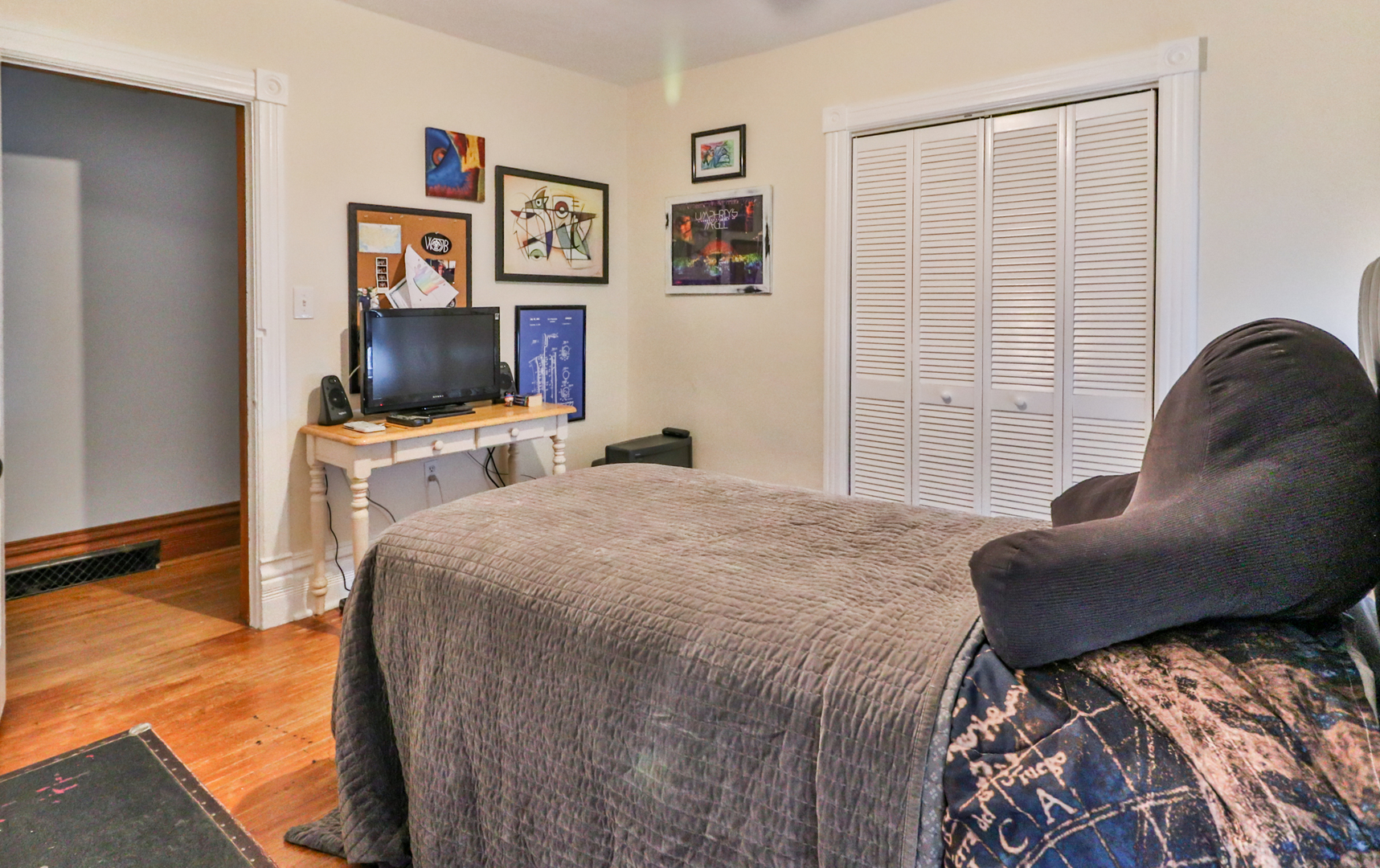 15 Rugby Place Elgin, IL 60120 - Photo 19 of 24 a bedroom with a bed and a flat screen tv