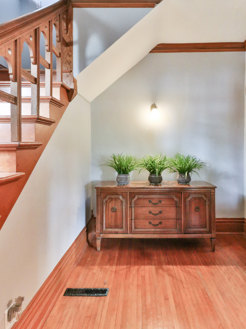 15 Rugby Place Elgin, IL 60120 - Photo 4 of 24 a view of entryway with wooden floor