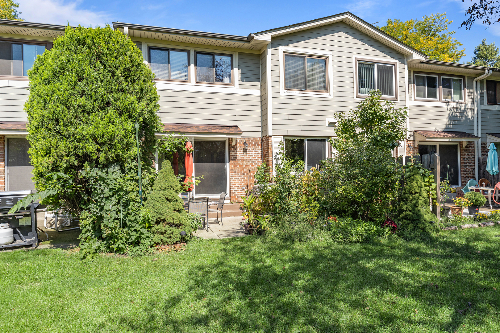 833 Swallow Street Deerfield, IL 60015 - Photo 27 of 37 a front view of a house with a yard