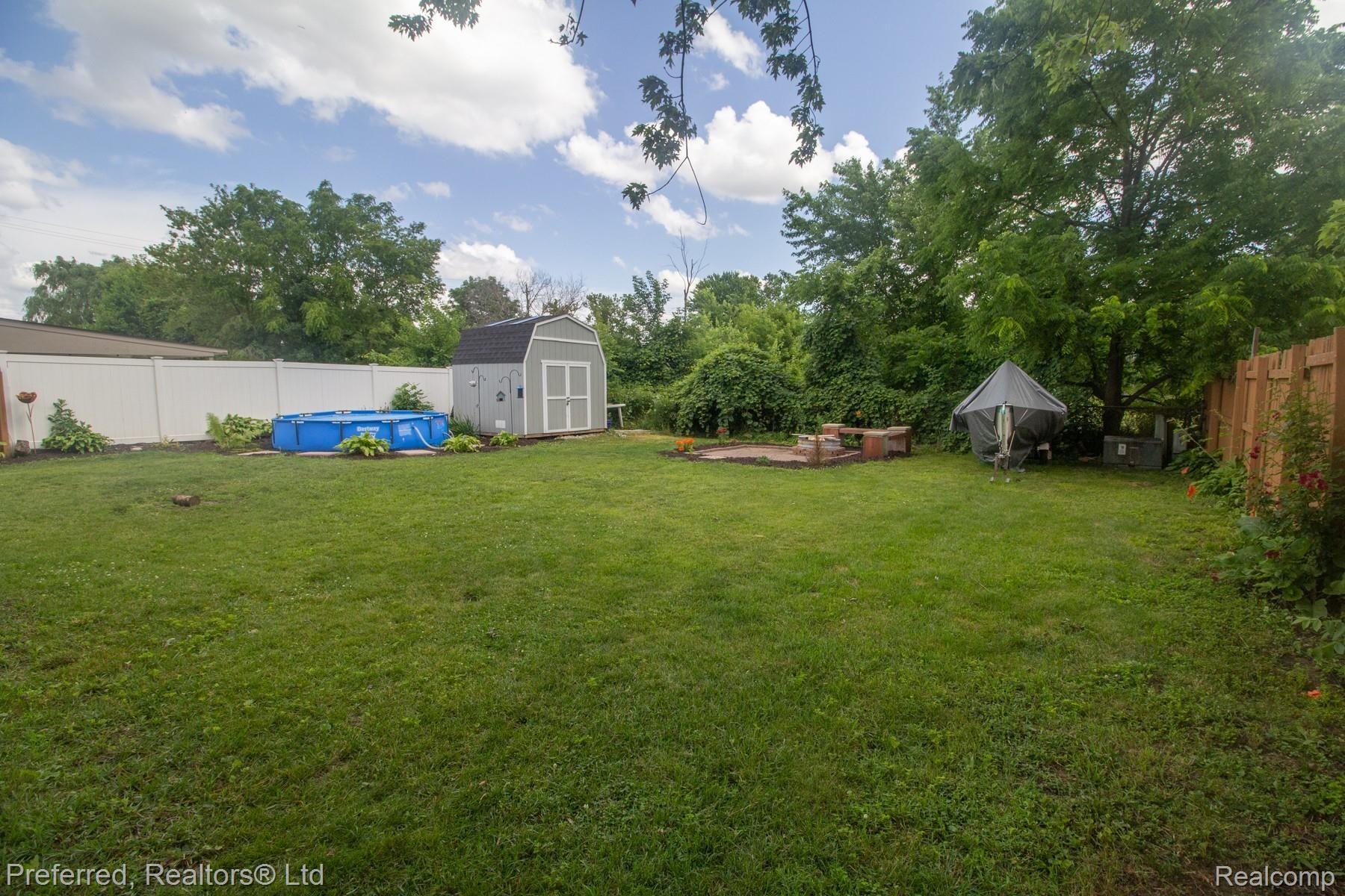 42449 Hanford Road Canton, MI 48187 - Photo 33 of 38 BACKYARD