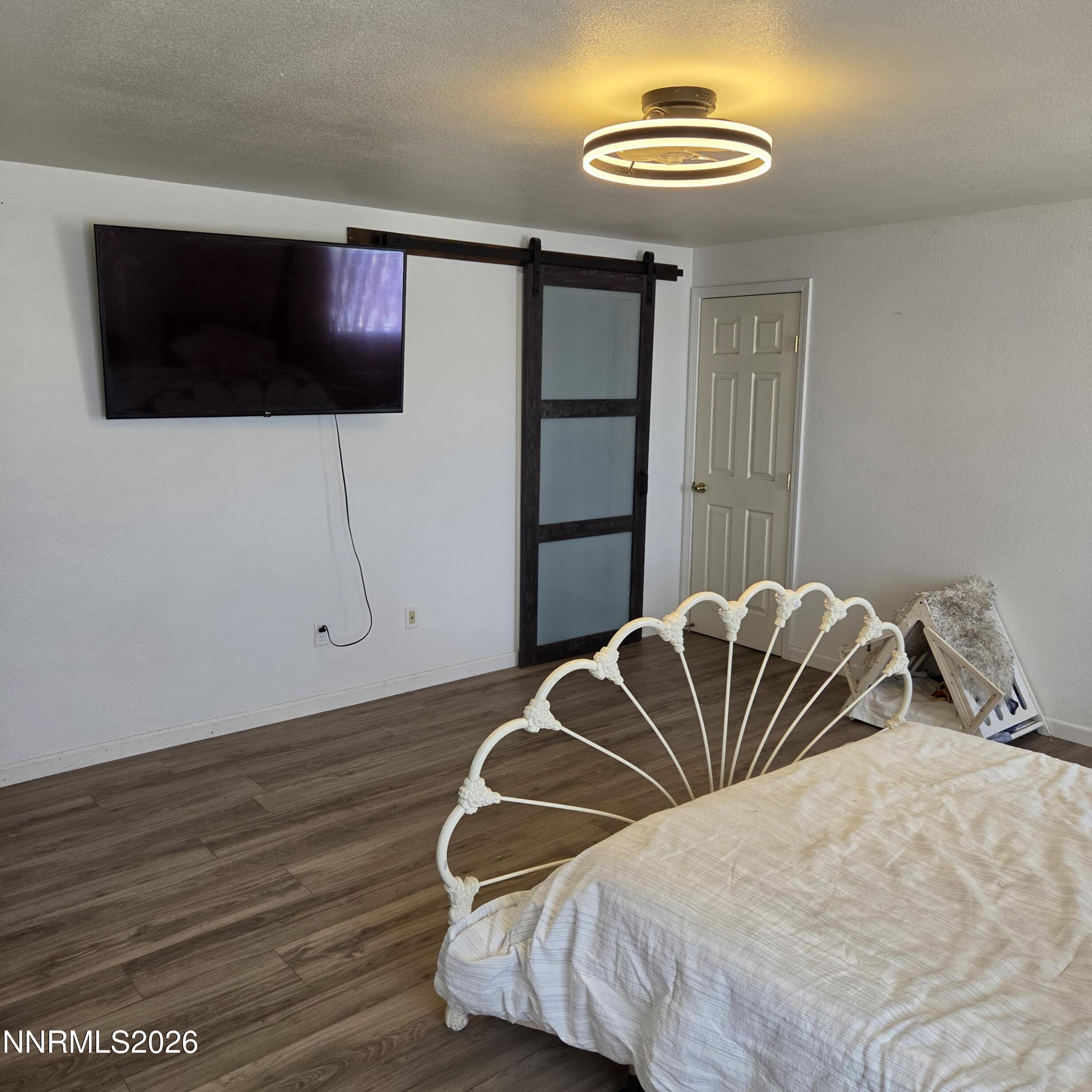 1080 Tarzyn Road Fallon, NV 89406 - Photo 33 of 41 a bedroom with a bed and a television