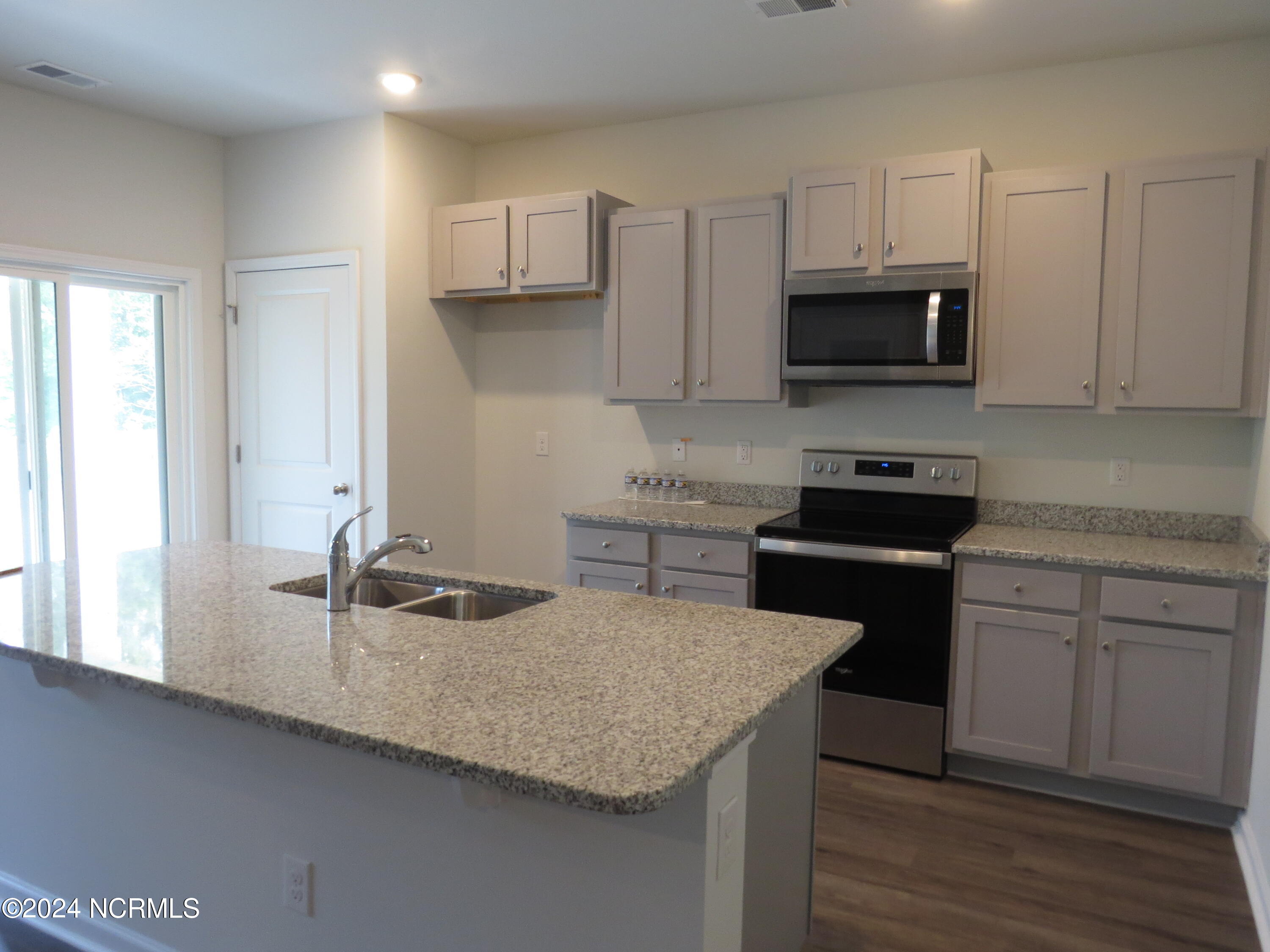 1076 Burled Oak Ridge Loop Southeast Bolivia, NC 28422 - Photo 6 of 28 Kitchen