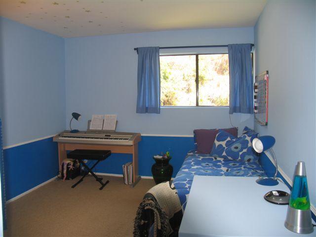 519 Fellowship Road Santa Barbara, CA 93109 - Photo 12 of 16 a room with a table chairs and a window
