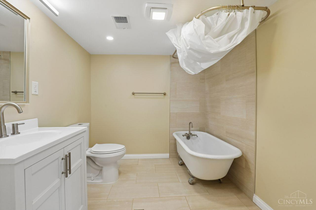 6015 Eleanor Street Cincinnati, OH 45227 - Photo 22 of 36