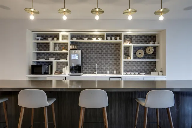 $1,950 | 515 Church Street, Unit 3002, Nashville, TN 37219