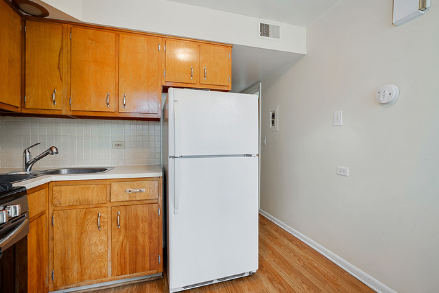 235 East Palatine Road, Unit 1B Palatine, IL 60067 - Photo 10 of 10 a utility room with washer and dryer
