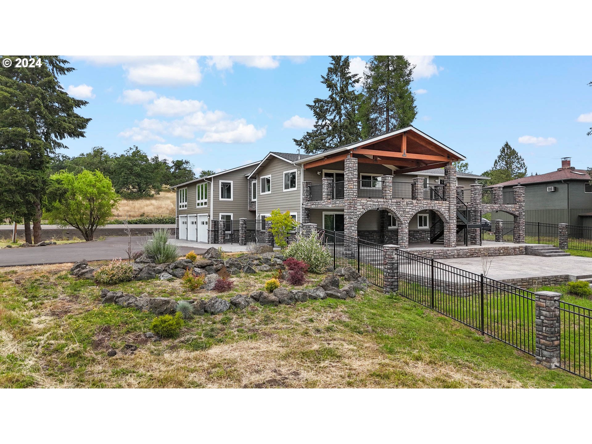 2174 Del Rio Road Roseburg, OR 97471 - Photo 1 of 48 Gallery Image 1