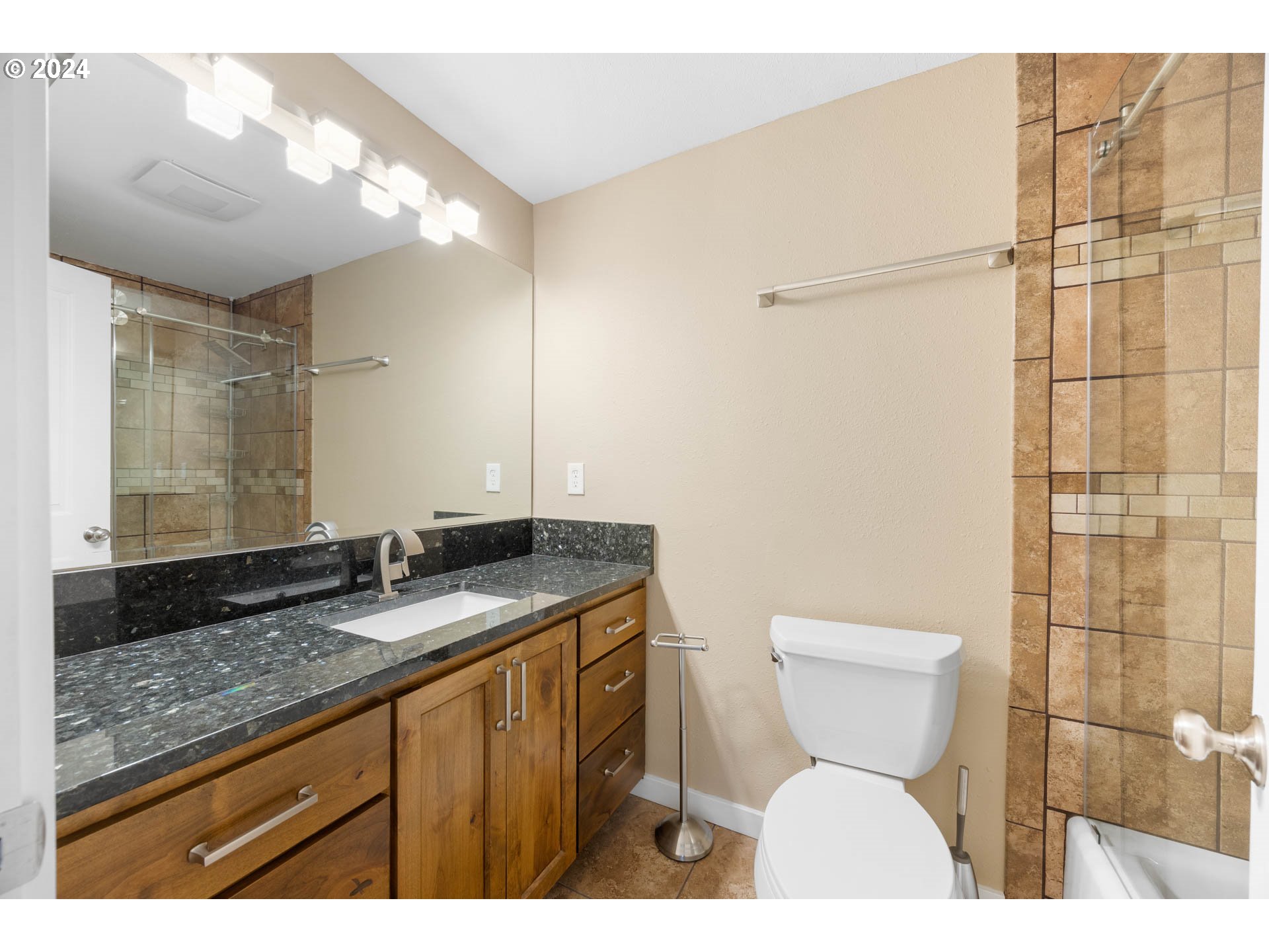 2174 Del Rio Road Roseburg, OR 97471 - Photo 16 of 48 Gallery Image 16