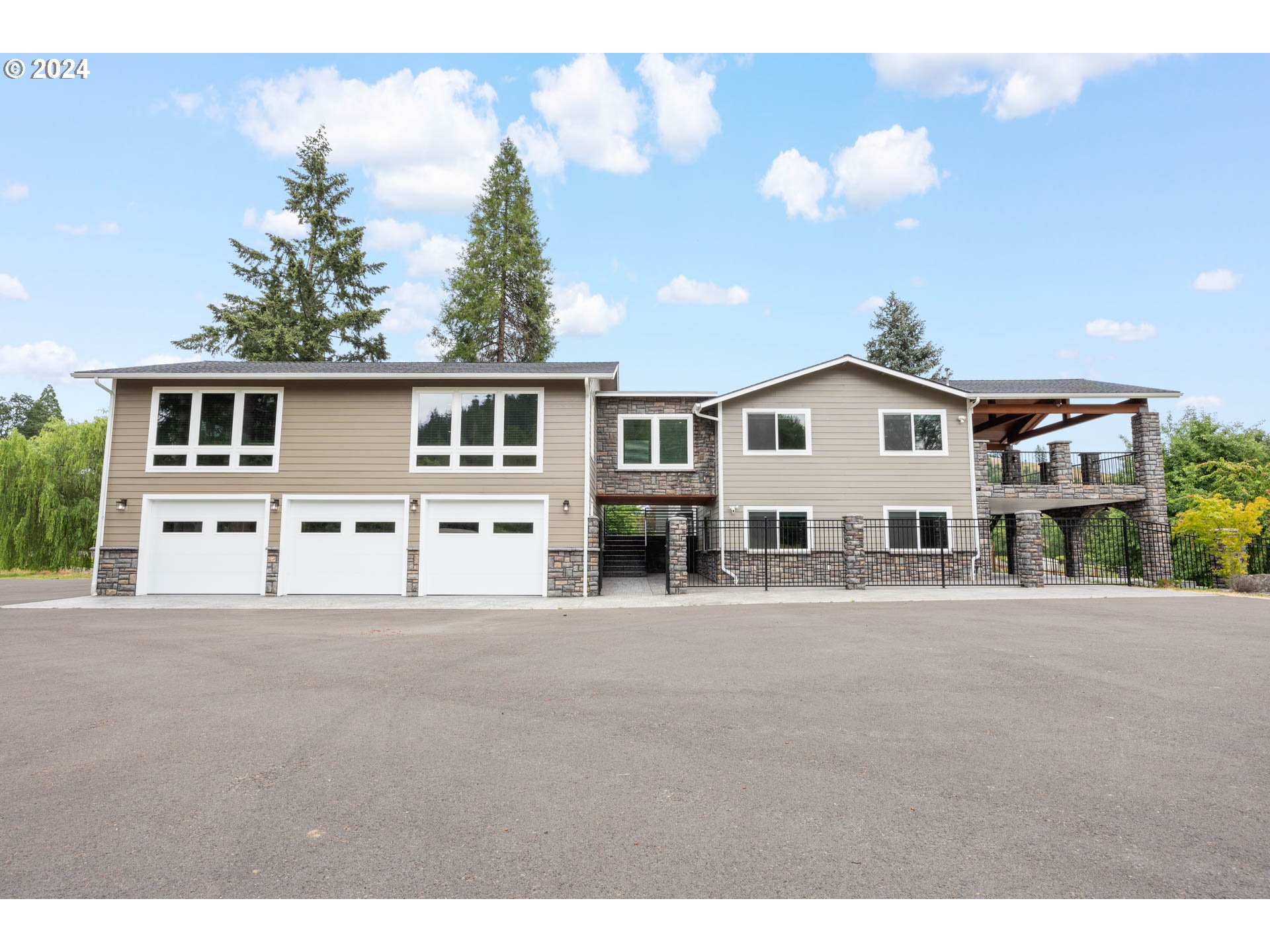 2174 Del Rio Road Roseburg, OR 97471 - Photo 2 of 48 Gallery Image 2