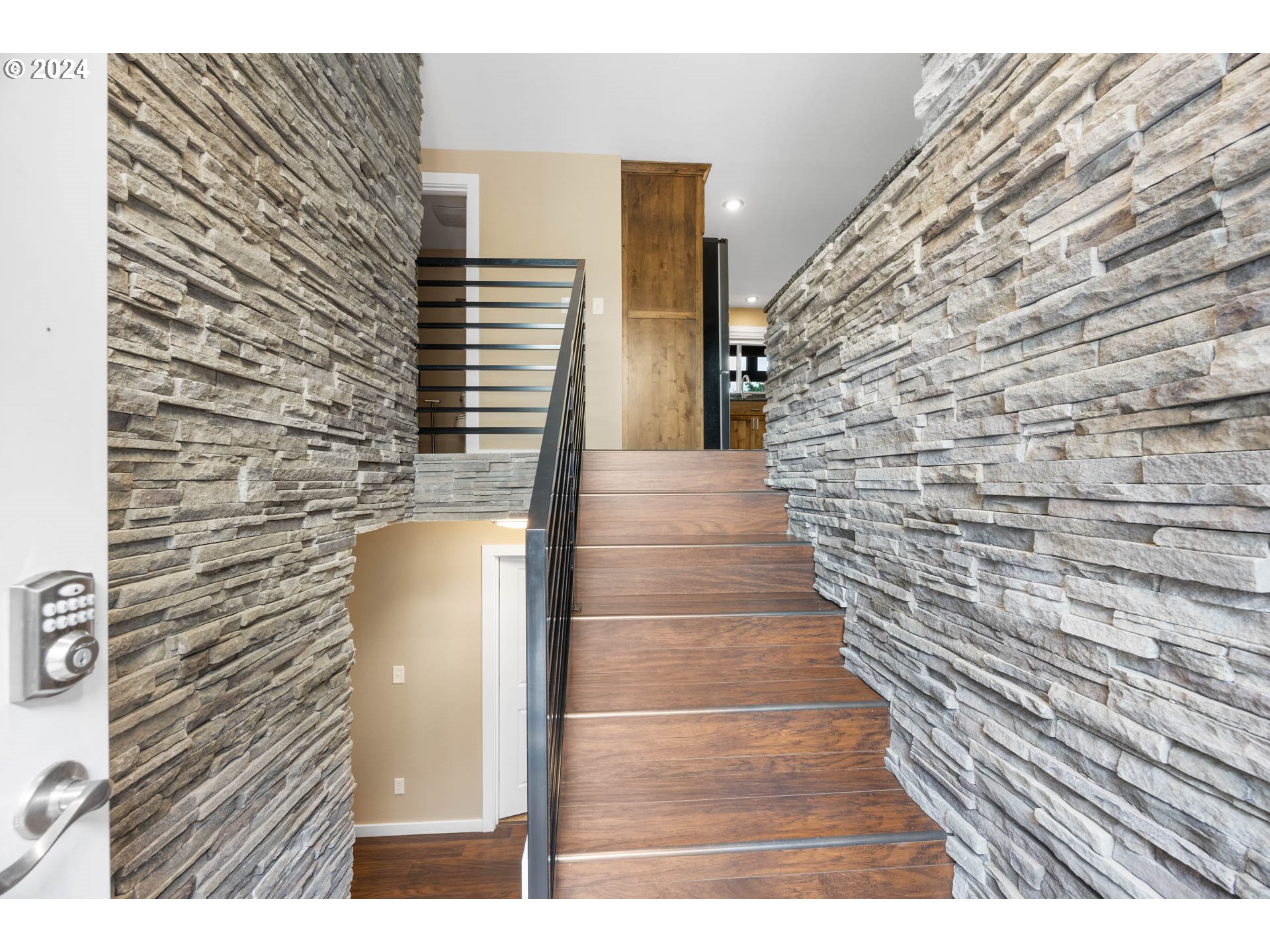 2174 Del Rio Road Roseburg, OR 97471 - Photo 4 of 48 Gallery Image 4
