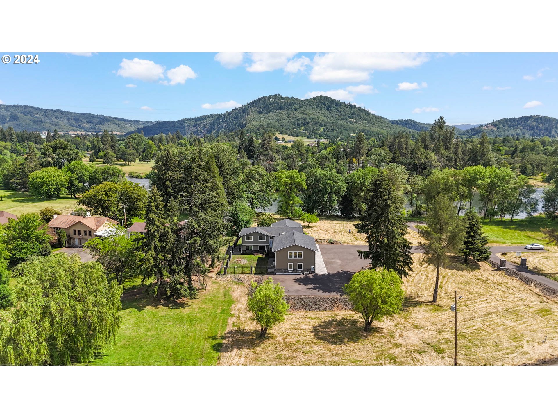 2174 Del Rio Road Roseburg, OR 97471 - Photo 42 of 48 Gallery Image 42
