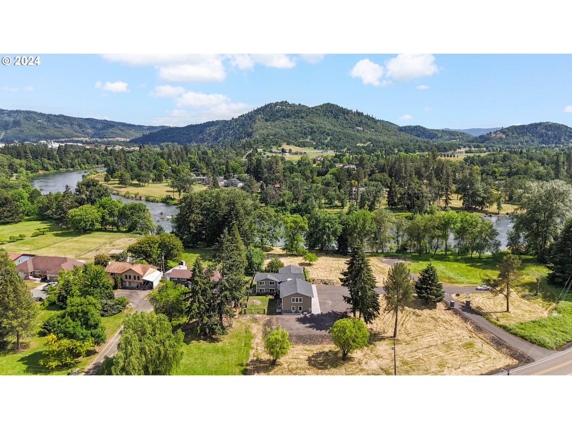2174 Del Rio Road Roseburg, OR 97471 - Photo 43 of 48 Gallery Image 43