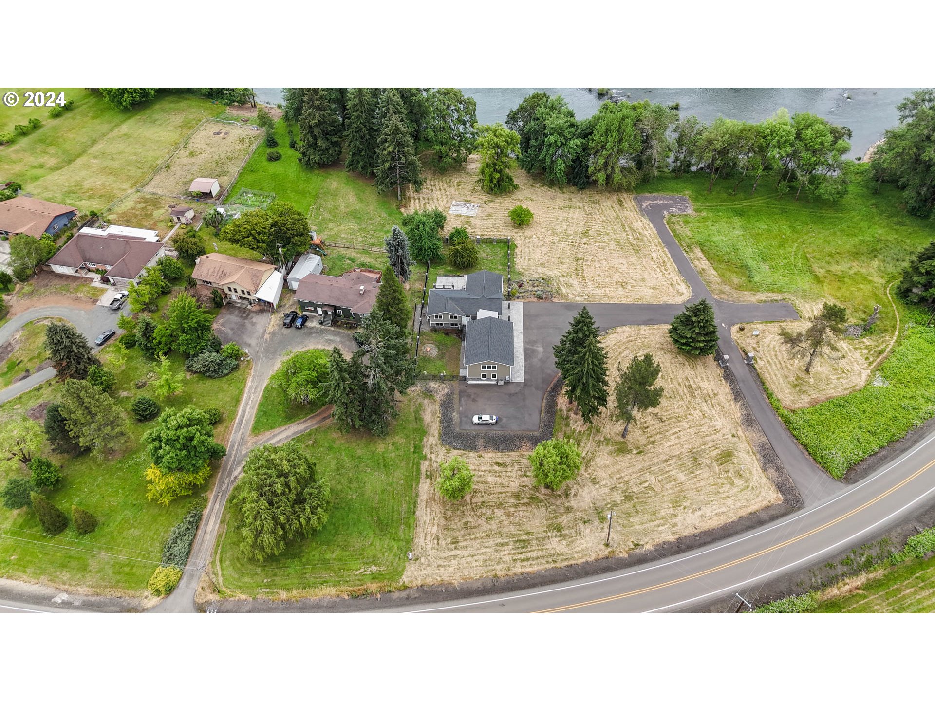 2174 Del Rio Road Roseburg, OR 97471 - Photo 44 of 48 Gallery Image 44