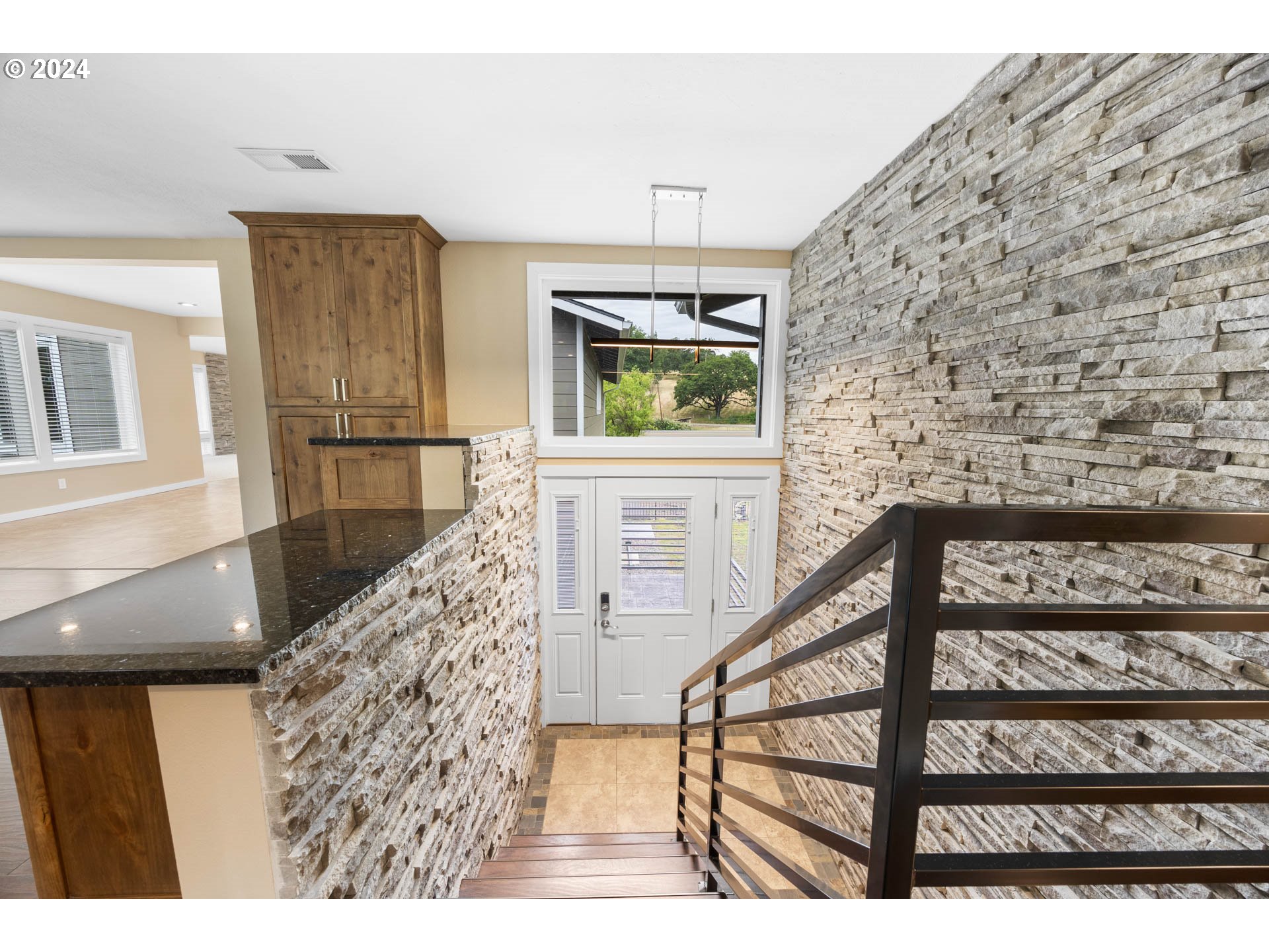 2174 Del Rio Road Roseburg, OR 97471 - Photo 5 of 48 Gallery Image 5