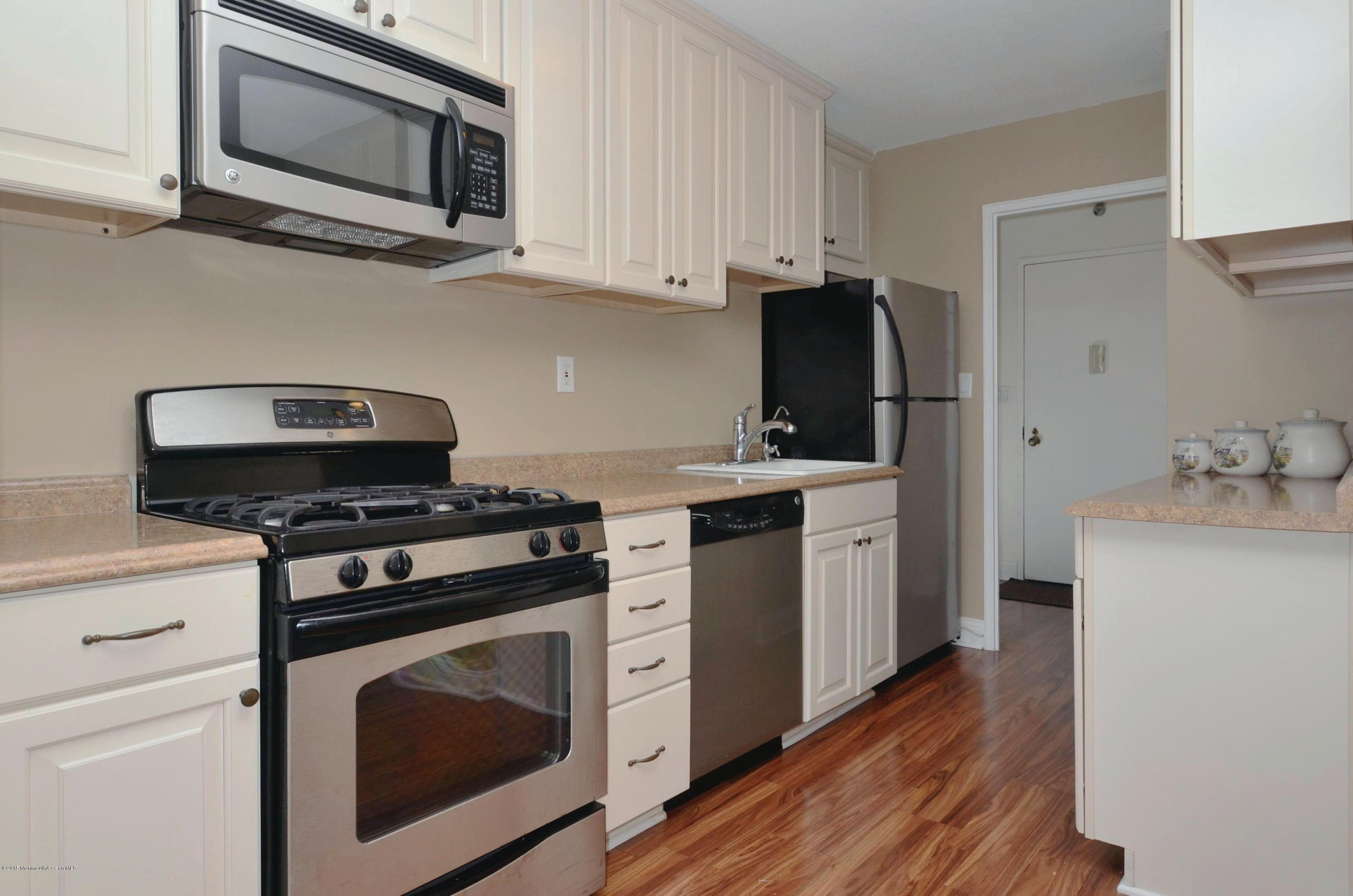 28 Riverside Avenue, Unit 10L Red Bank, NJ 07701 - Photo 4 of 12 _SPL9566