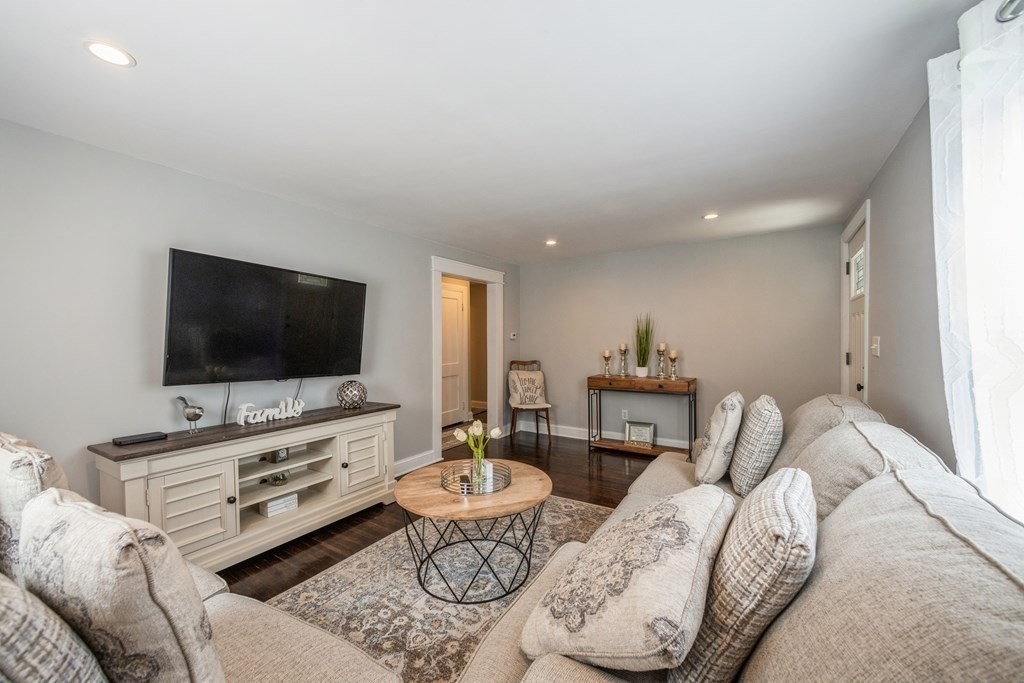 10 Ellen Road Woburn, MA 01801 - Photo 3 of 31 Gallery Image 3