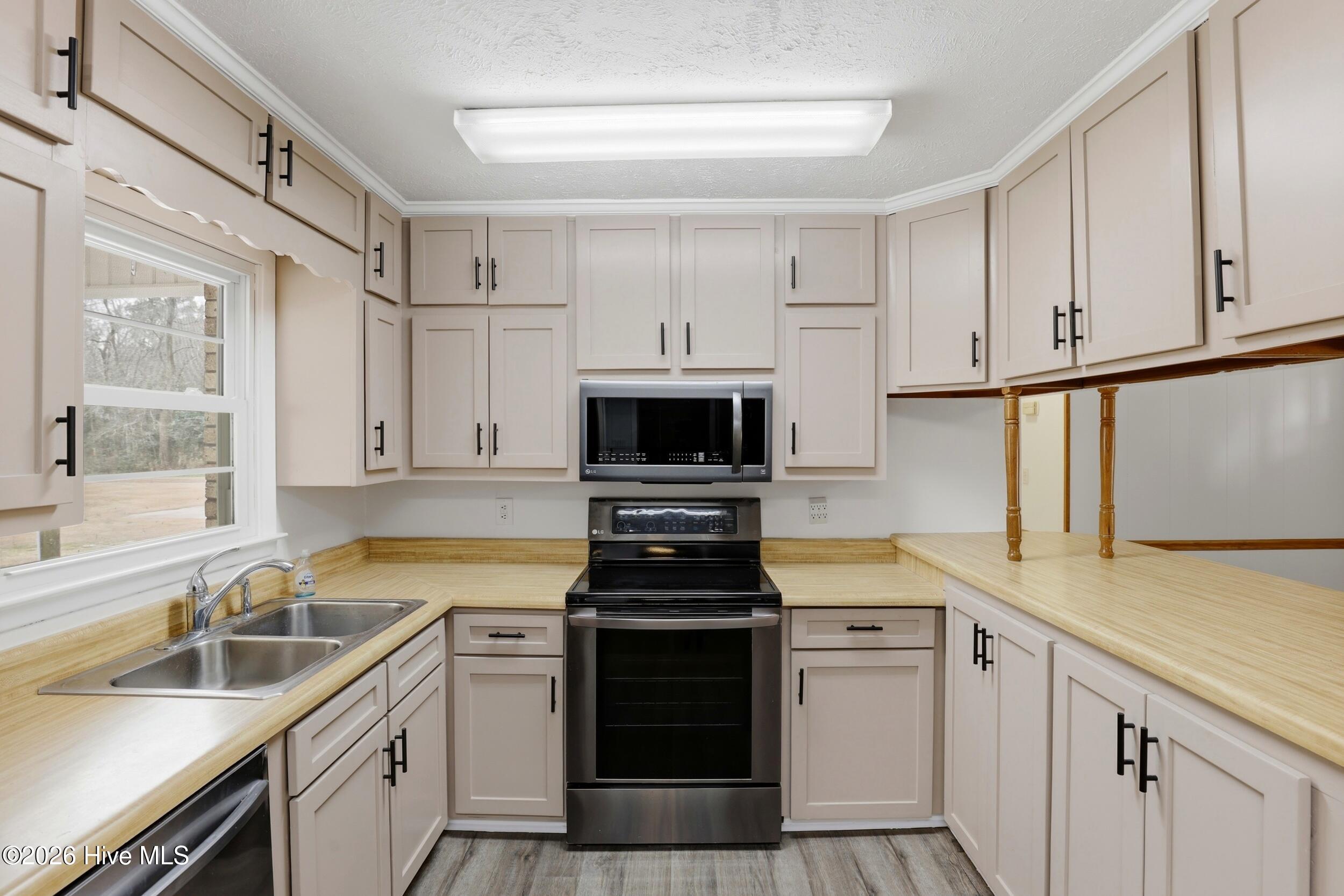 641 Haws Run Road Jacksonville, NC 28540 - Photo 12 of 83 10_641_haws_run_rd_010