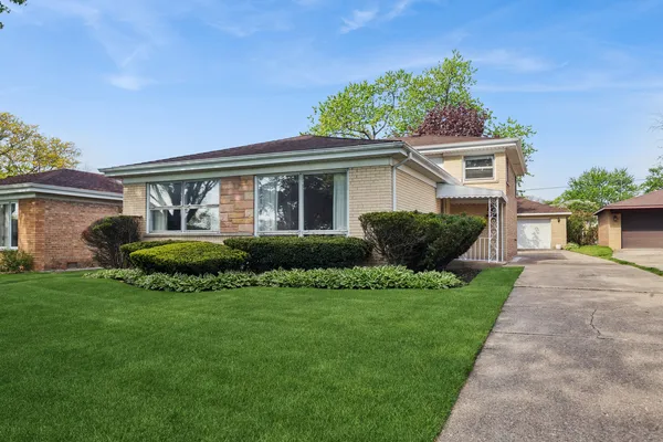 $475,000 | 8538 North Oketo Avenue, Niles, IL 60714