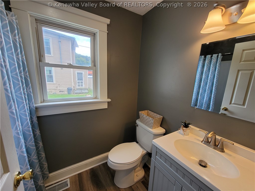 816 Main Street Point Pleasant, WV 25550 - Photo 21 of 36 Main Floor Bath