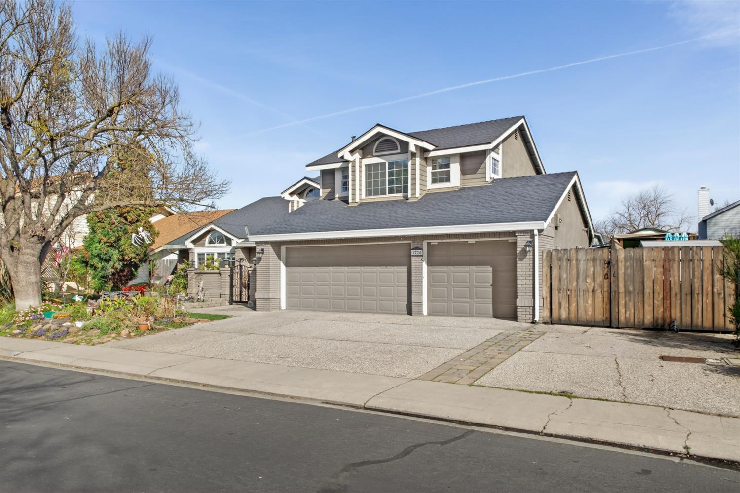 1224 Glenbrook Way Modesto, CA 95355 - Photo 4 of 49 a front view of a house with a garage