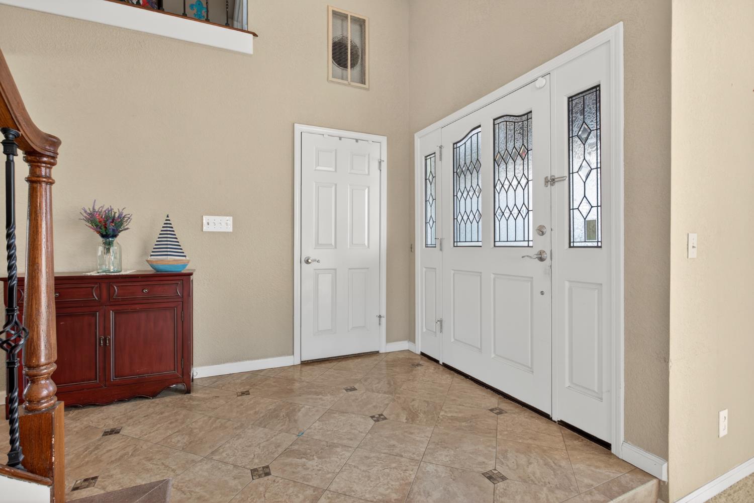 1224 Glenbrook Way Modesto, CA 95355 - Photo 9 of 49 a view of livingroom with furniture