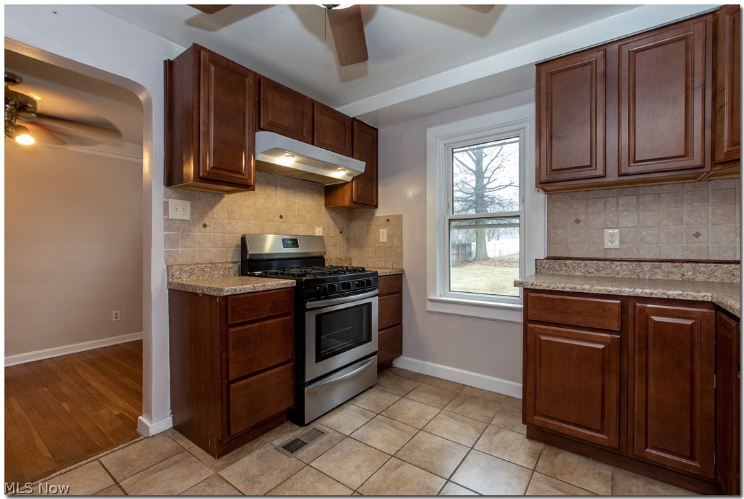 1091 Gordon Road Lyndhurst, OH 44124 - Photo 5 of 35