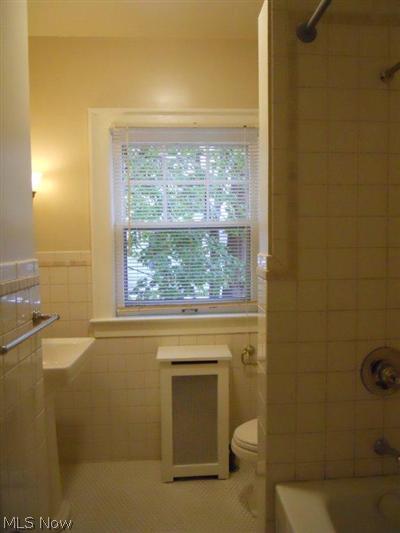 2629 Lee Road Cleveland, OH 44118 - Photo 6 of 19