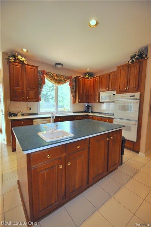 1864 Archers Pointe Rochester, MI 48306 - Photo 12 of 52 Island w/Sink