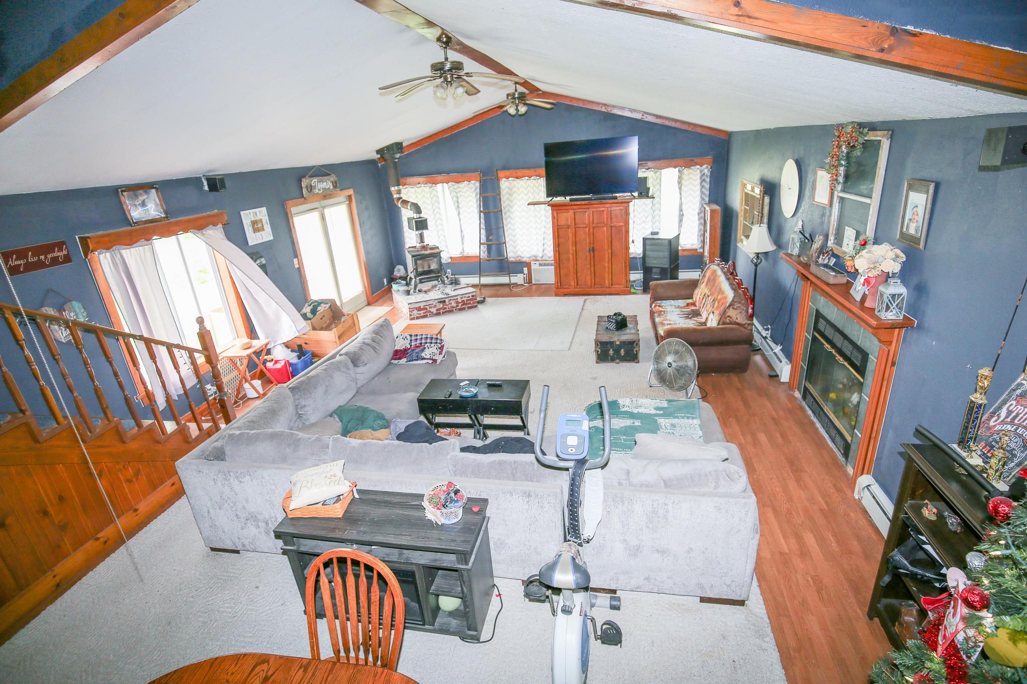 2144 Swarts Road Dixon, IL 61021 - Photo 6 of 31 a living room with furniture and a window