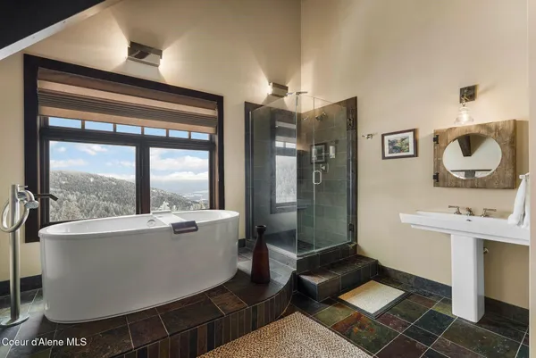 $6,000,000 | 99 Village Lane, Sandpoint, ID 83864