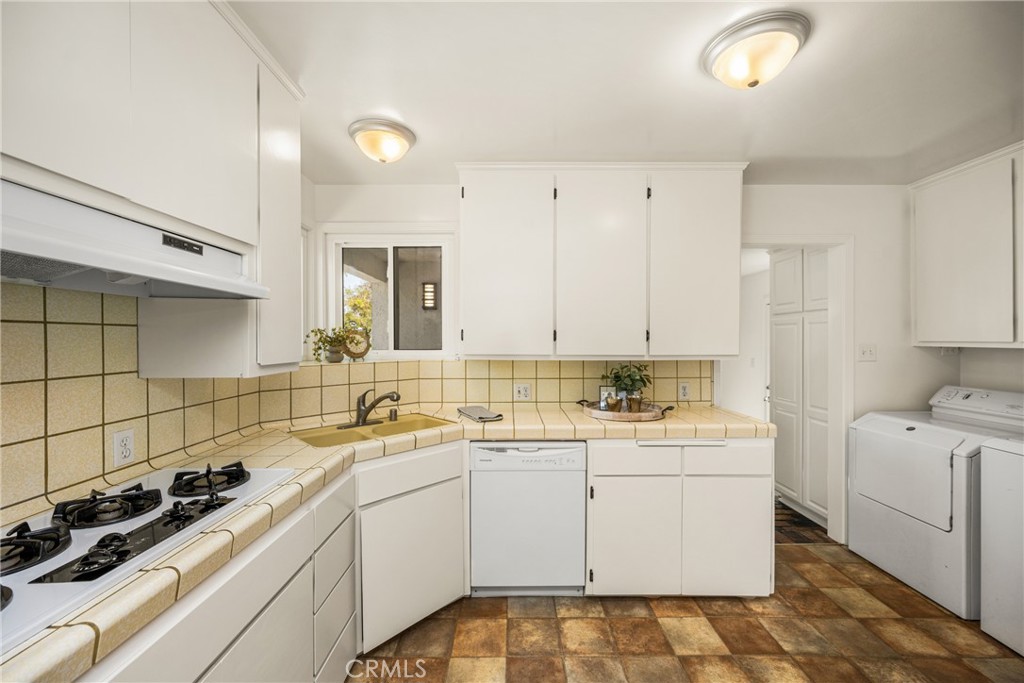 1842 North Greenbrier Road Long Beach, CA 90815 - Photo 24 of 47