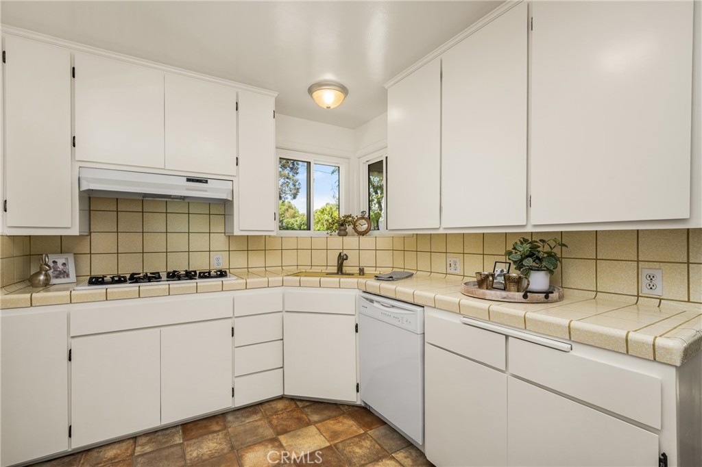 1842 North Greenbrier Road Long Beach, CA 90815 - Photo 26 of 47