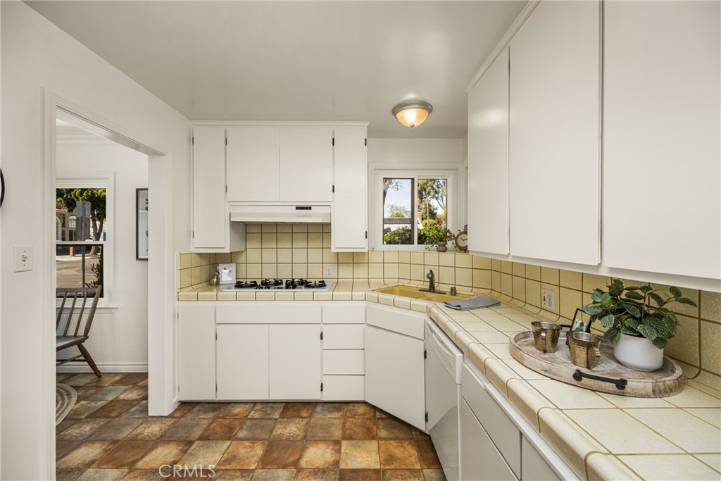 1842 North Greenbrier Road Long Beach, CA 90815 - Photo 27 of 47