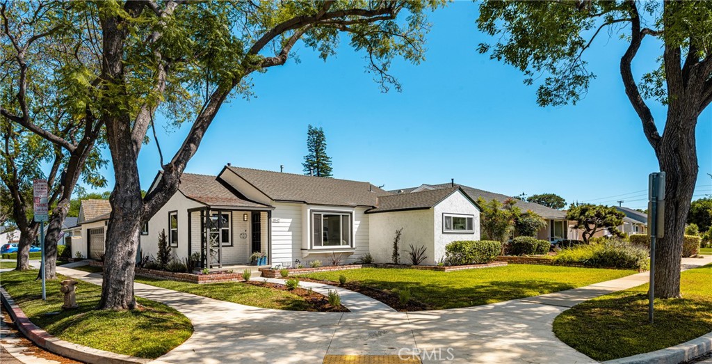 1842 North Greenbrier Road Long Beach, CA 90815 - Photo 3 of 47