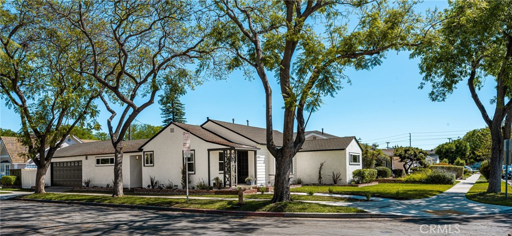 1842 North Greenbrier Road Long Beach, CA 90815 - Photo 4 of 47